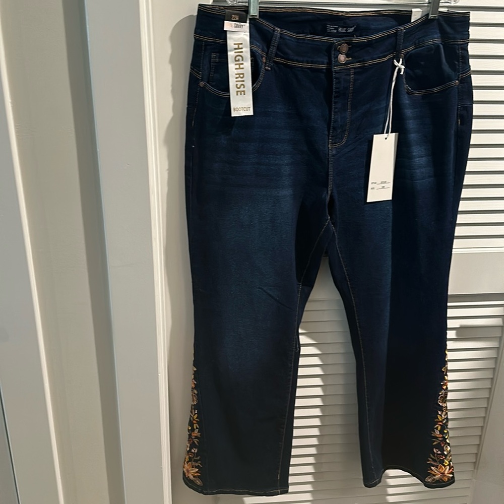 NWT Blue Savvy High Rise Boot Cut Soft & Stretchy Soft Blue Embroidery Jeans.